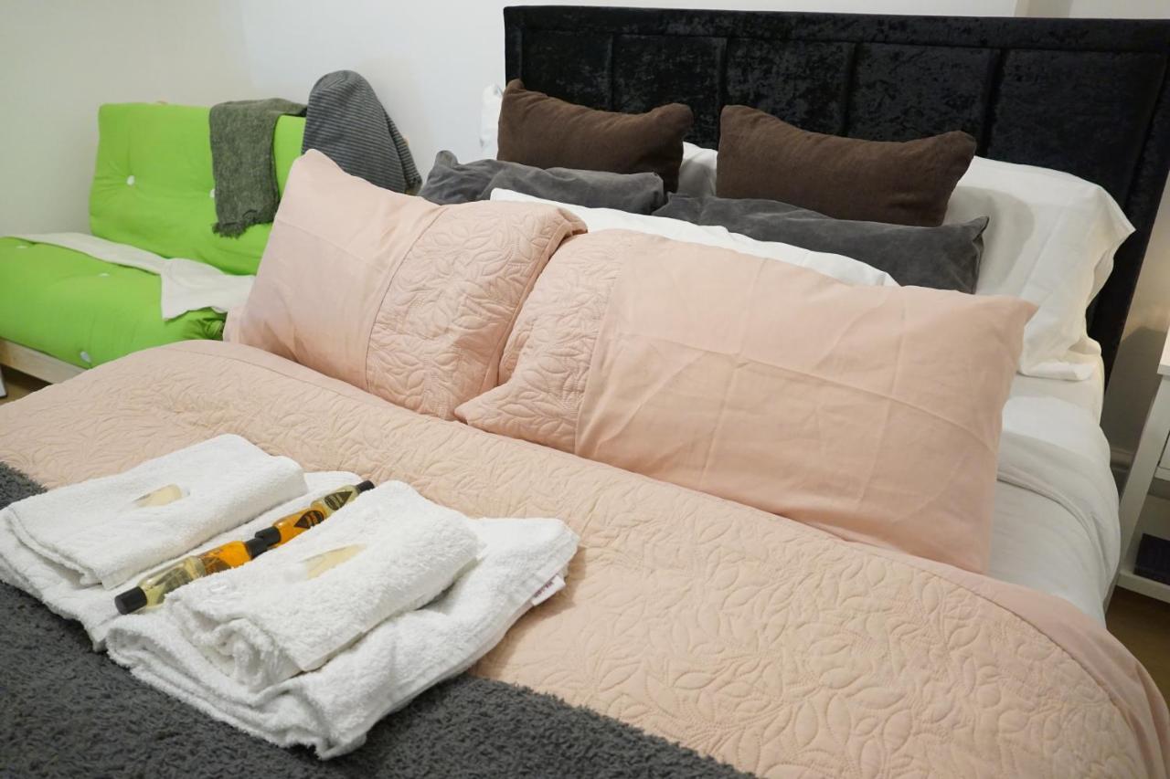 3 Bed 2 Bath Appartamento *