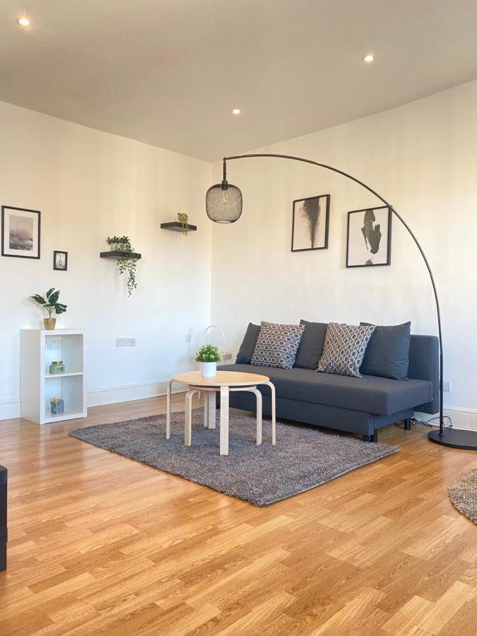Apartment Charming & Bright 2-bed Apt Close To Station *
