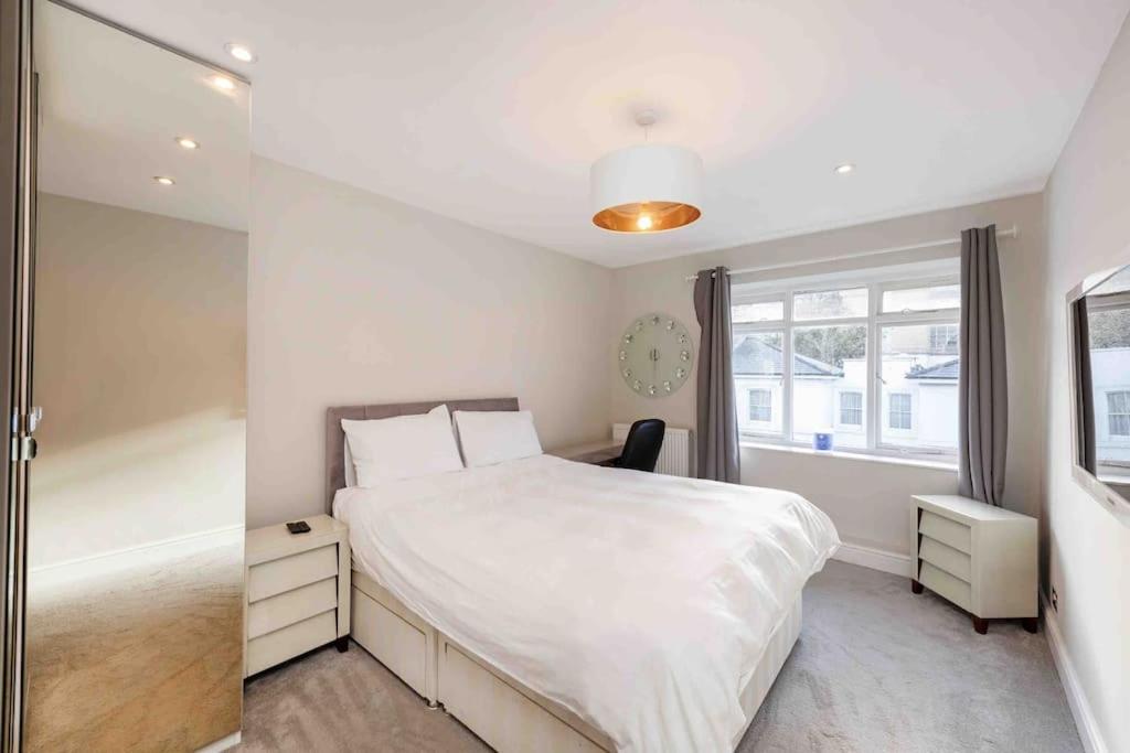 Location In - Kings Road 3-bed With Terrace, Ac & Netflix Lägenhet