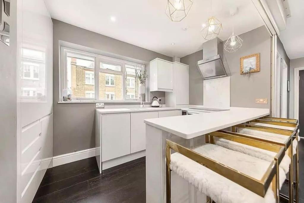 Location In - Kings Road 3-bed With Terrace, Ac & Netflix Lägenhet London