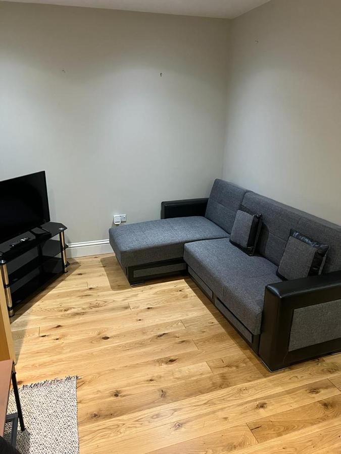 Apartment Lovely 1 Bedroom With On Street Parking *