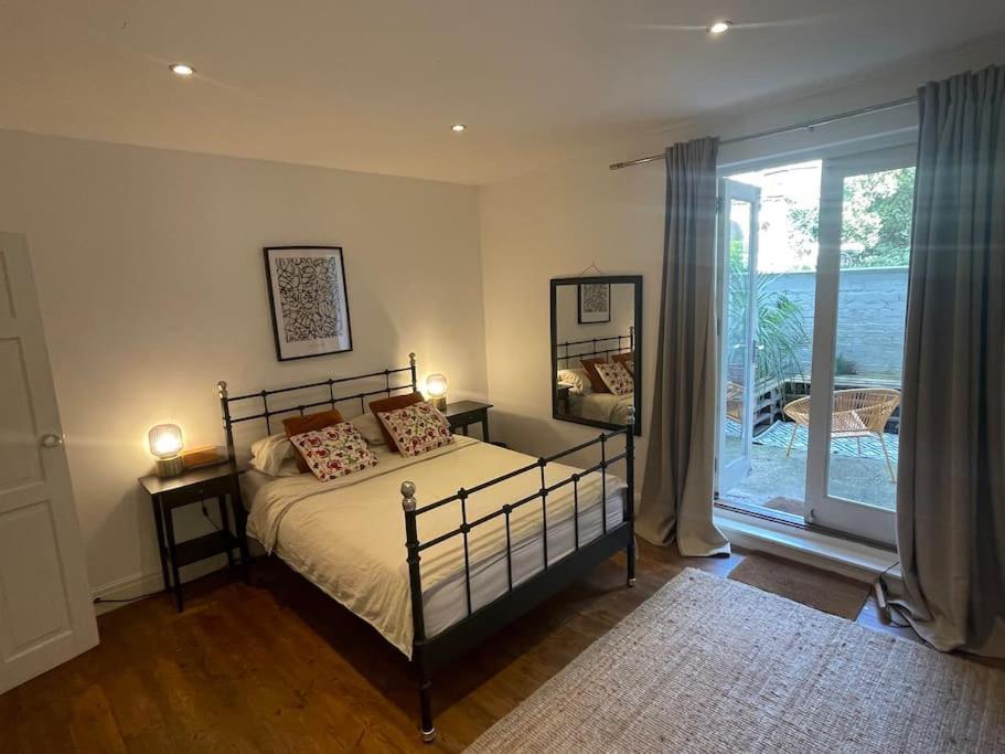 Lovely 2-bed With Patio Near Camden Leilighet