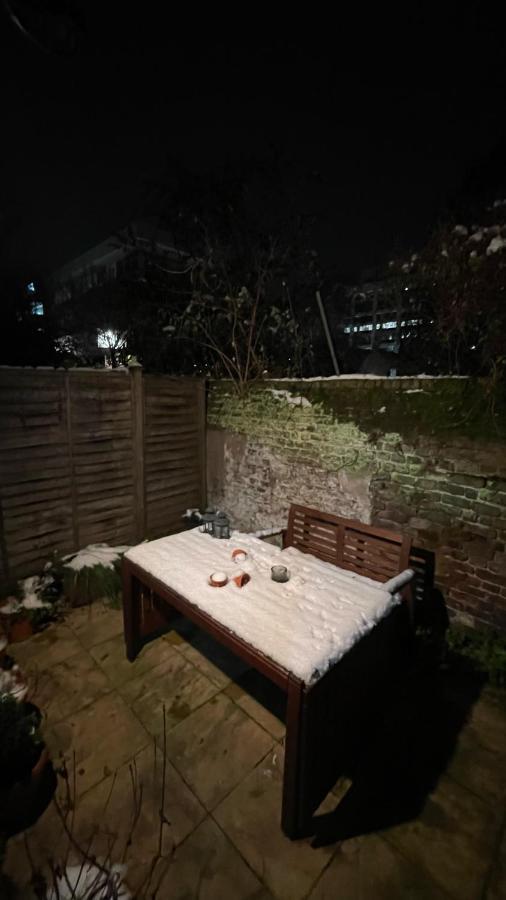 Stepney Gated Area With Parking & Garden * Londra