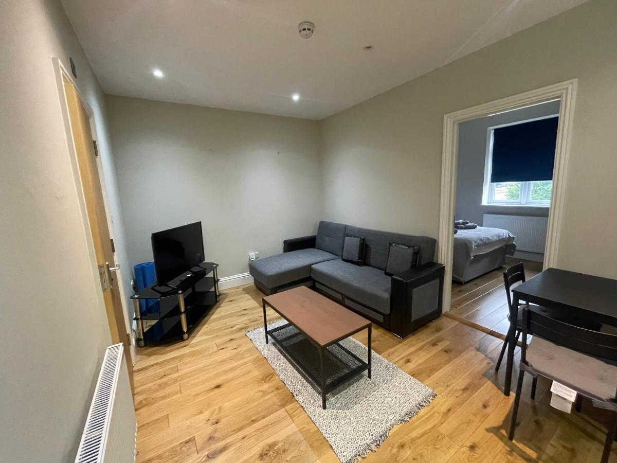 Lovely 1 Bedroom With On Street Parking London