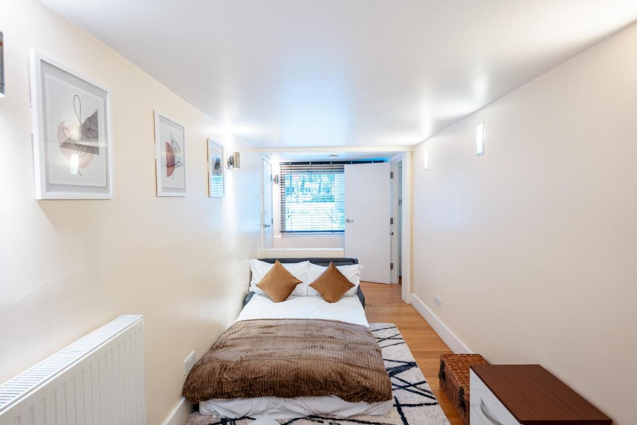 Holiday home Immaculate 3-bed House In