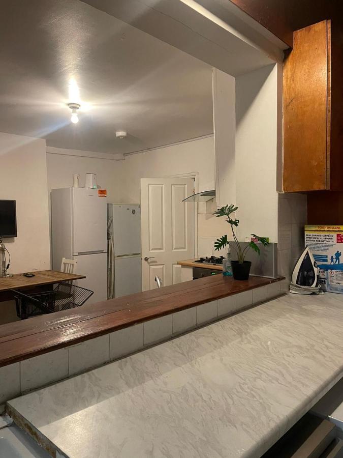 Privat overnatting Balham, South Spacious 6, 6 Available London