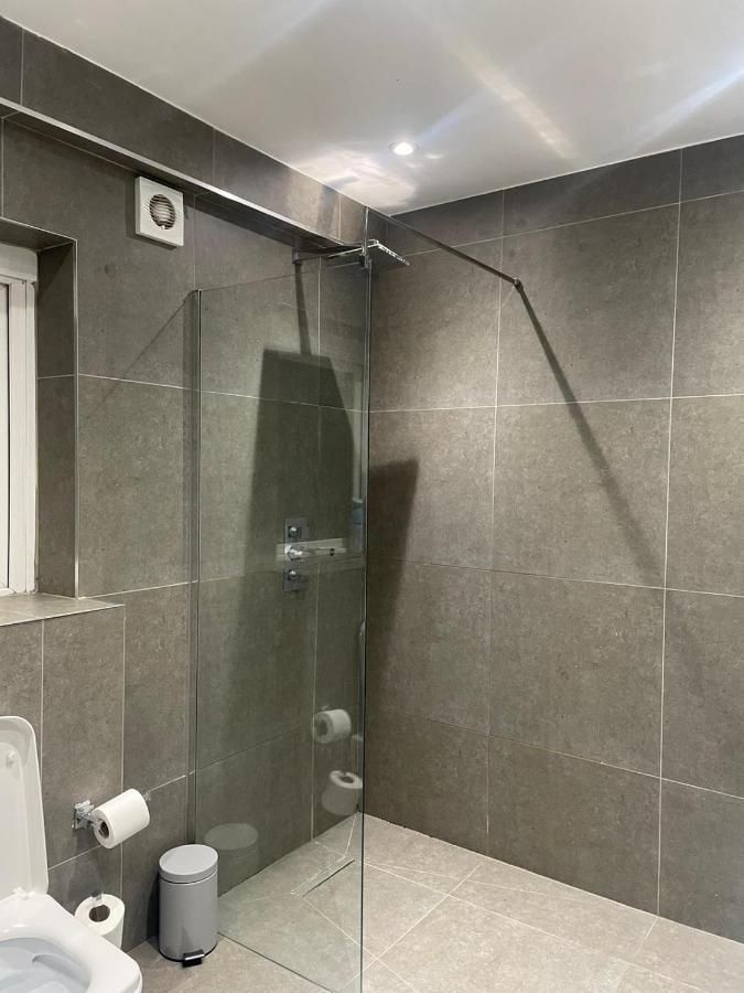 Balham, South Spacious 6, 6 Available Privat overnatting London