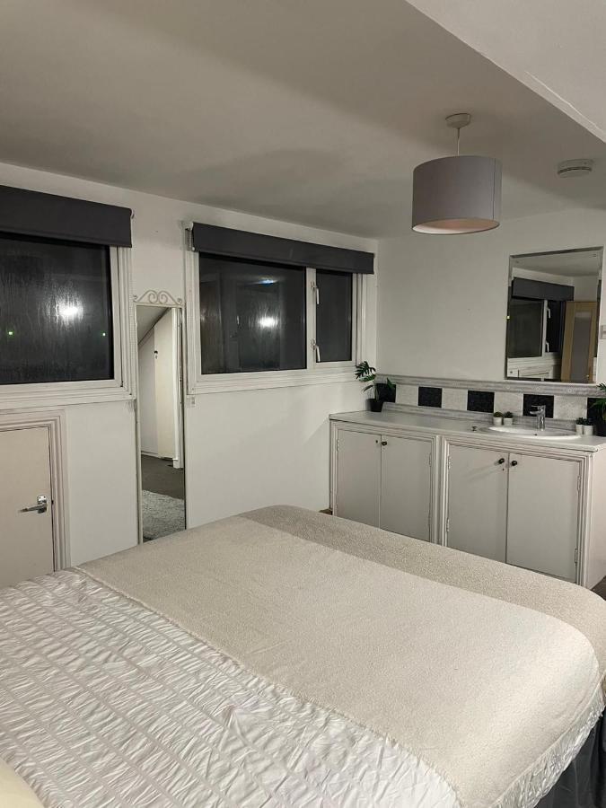 Balham, South Spacious 6, 6 Available Privat overnatting *