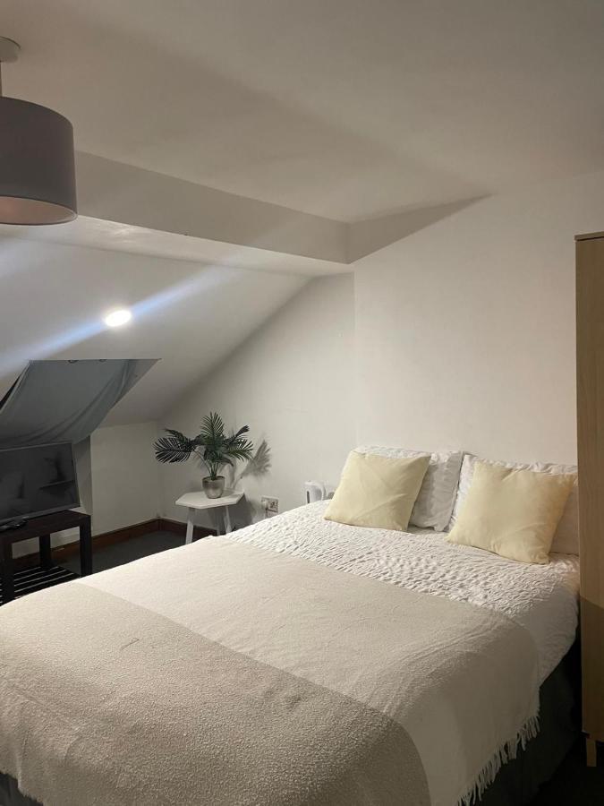 Privat overnatting Balham, South Spacious 6, 6 Available London
