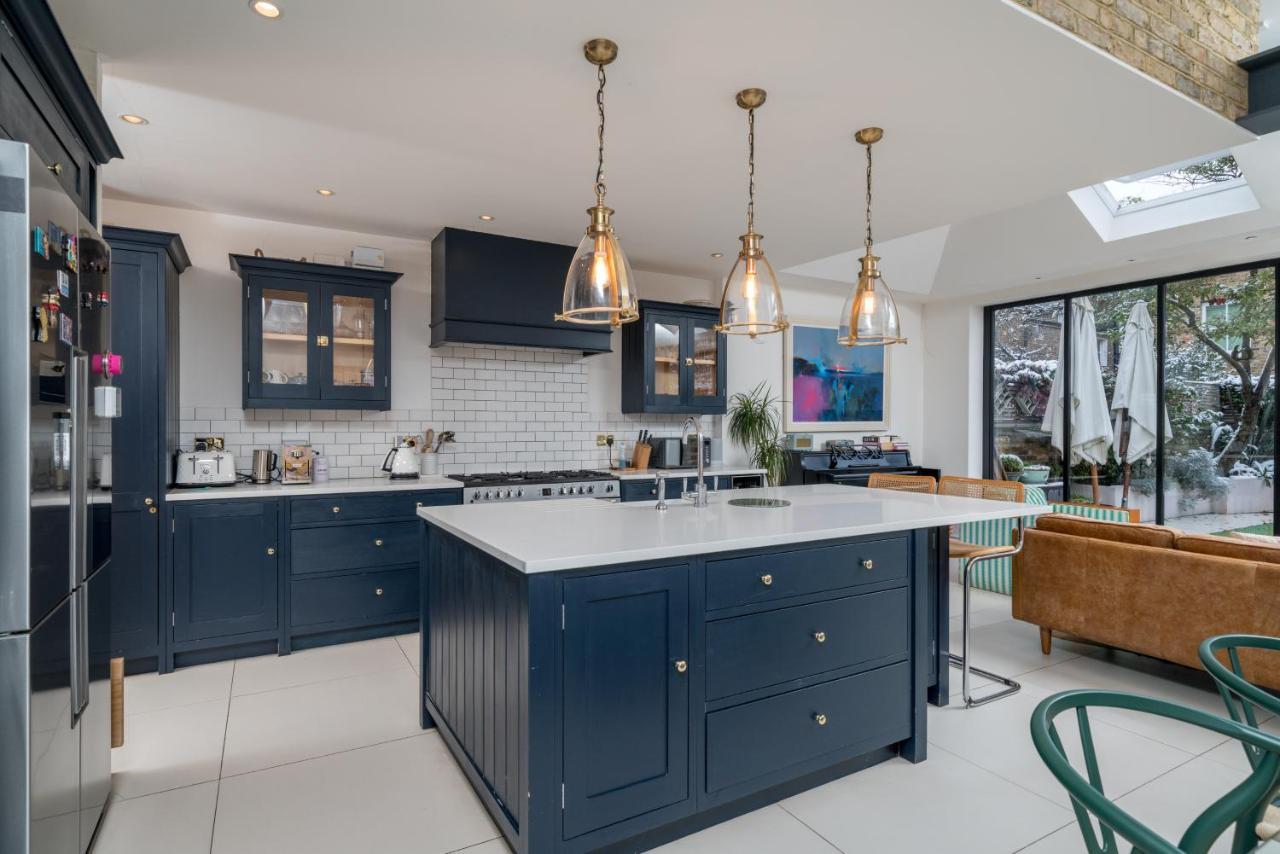 Ferienhaus Joivy Splendid 4 Bed, 4 Bath House With Garden, Shepherds Bush London