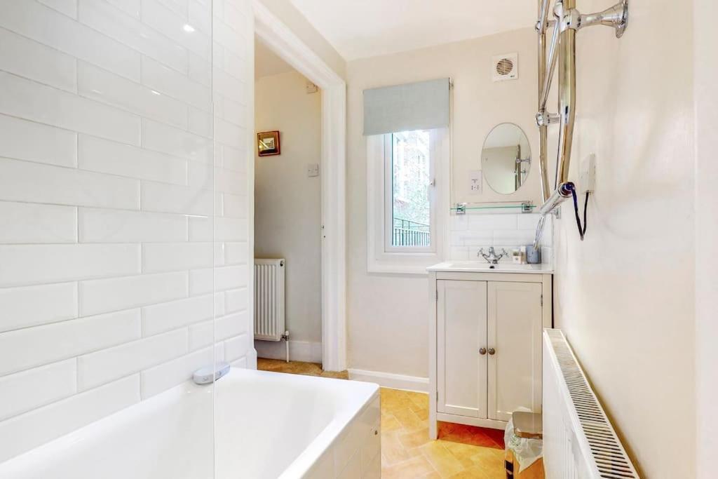 Beautiful Two Bedroom In Honor Oak Appartement Londen