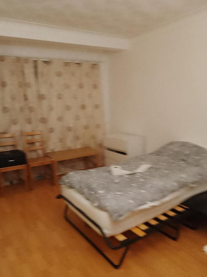 Private In 3 Bedroom Flat!!