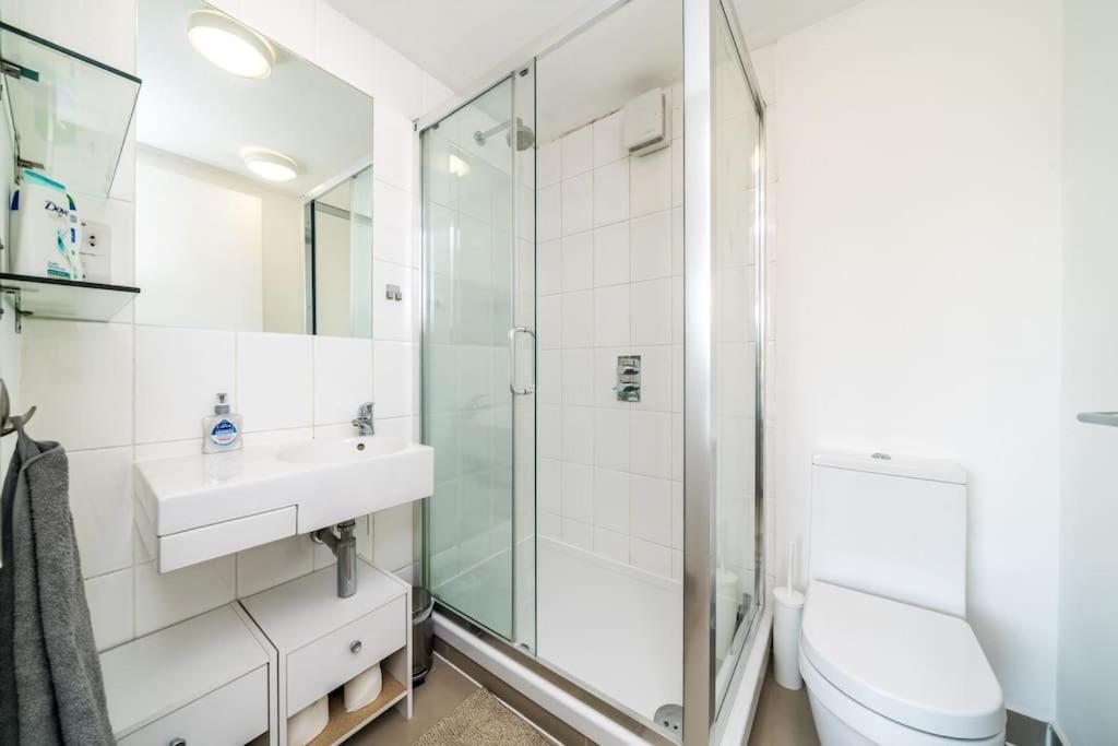 2-bed 2-bath Flat Around The Corner From Portobello Market * Londra
