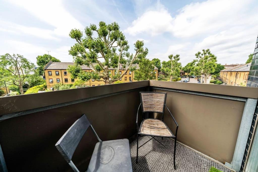 2-bed 2-bath Flat Around The Corner From Portobello Market Londra
