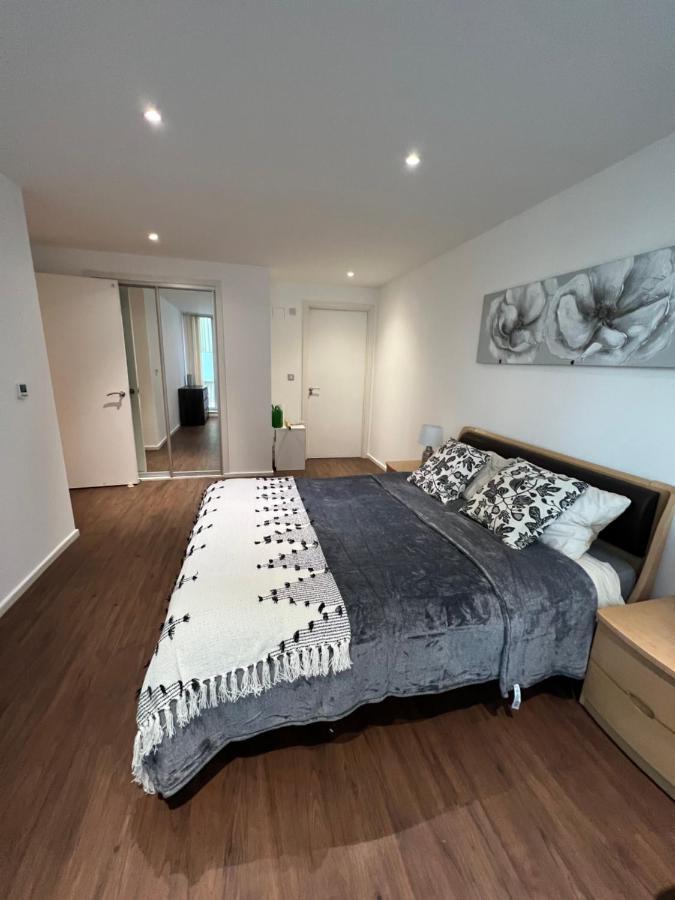 Royal Victoria Flat2 * Londra