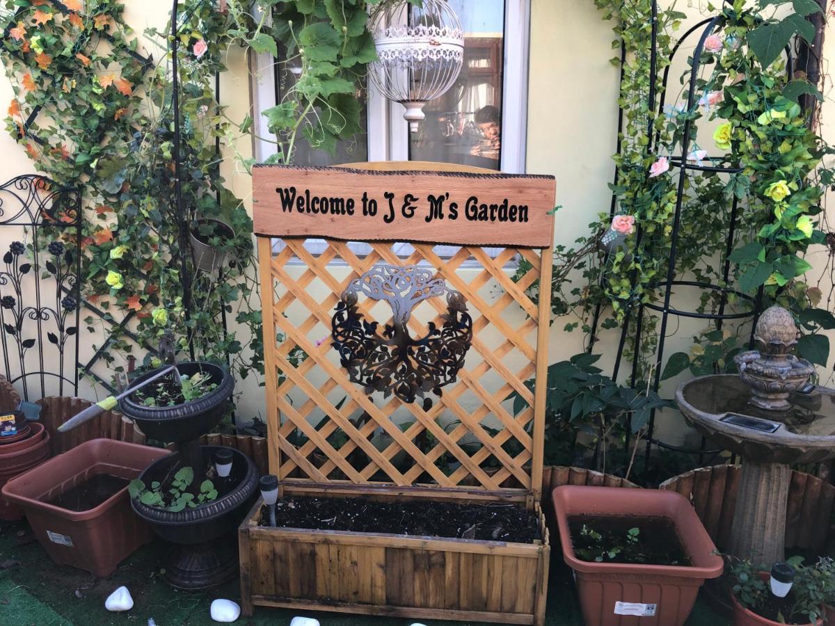 Cheerful 4 Bedroom House With Garden Free Parking Semesterbostad