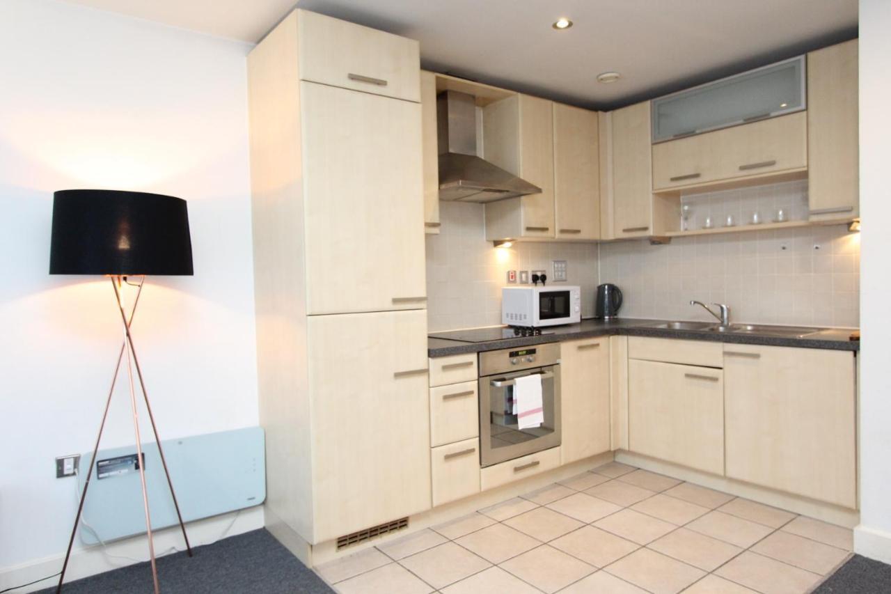 Cozy And Spacious 1 Double Bedroom Located By Excel- E16 Londen