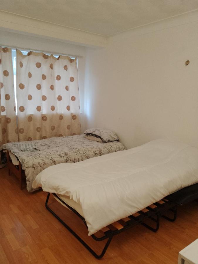 Private In 3 Bedroom Flat!!