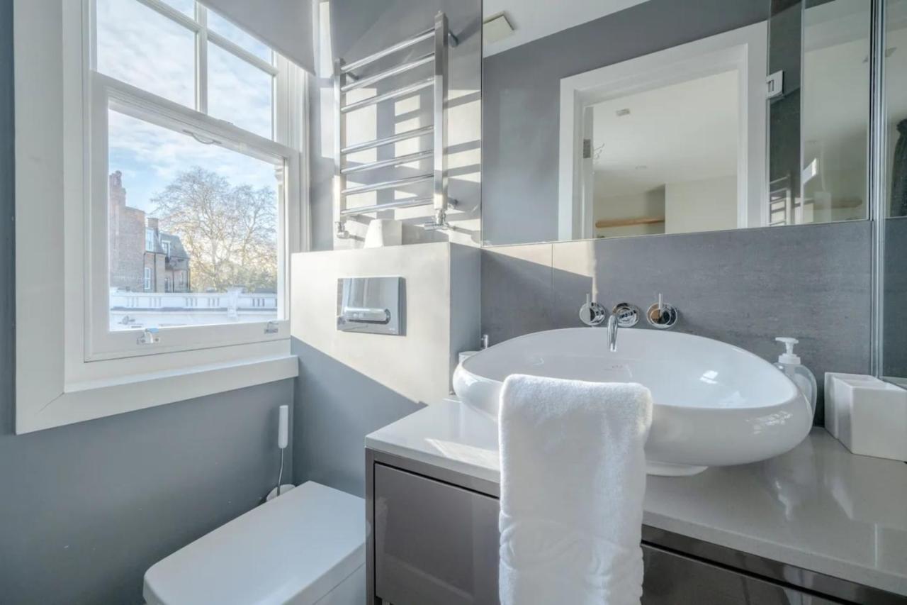 Modern And Luxurious 2 Bedroom Flat - Barons Court Londres