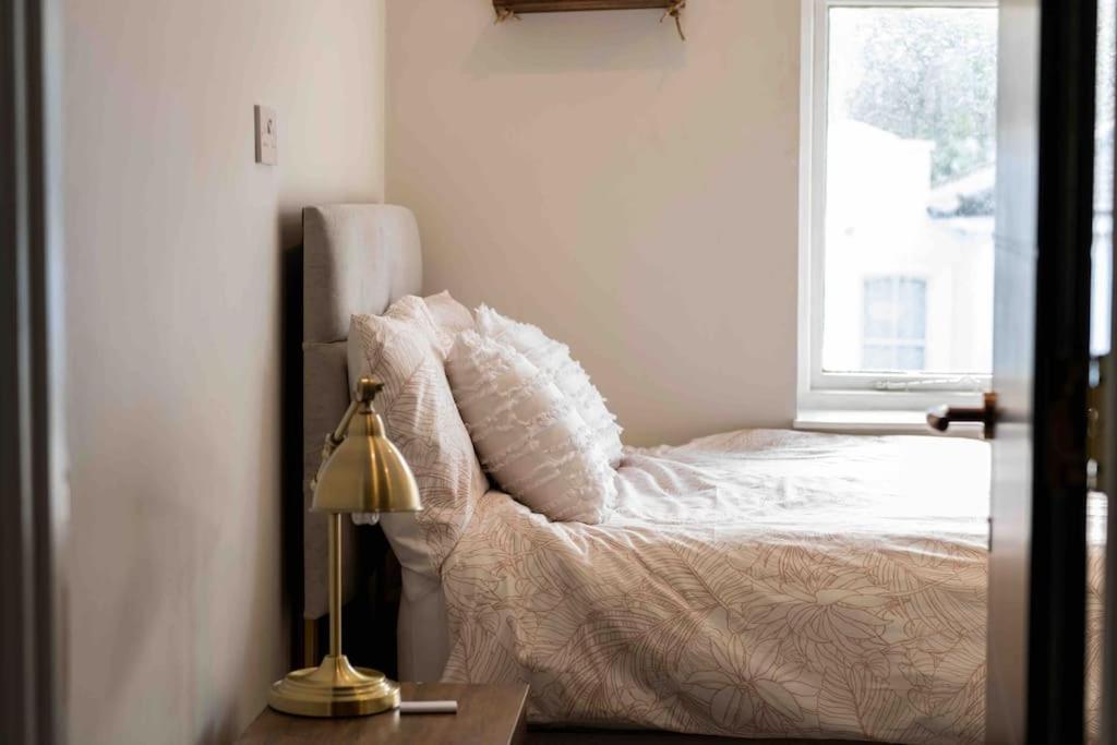 Location In - Kings Road 3-bed With Terrace, Ac & Netflix * London