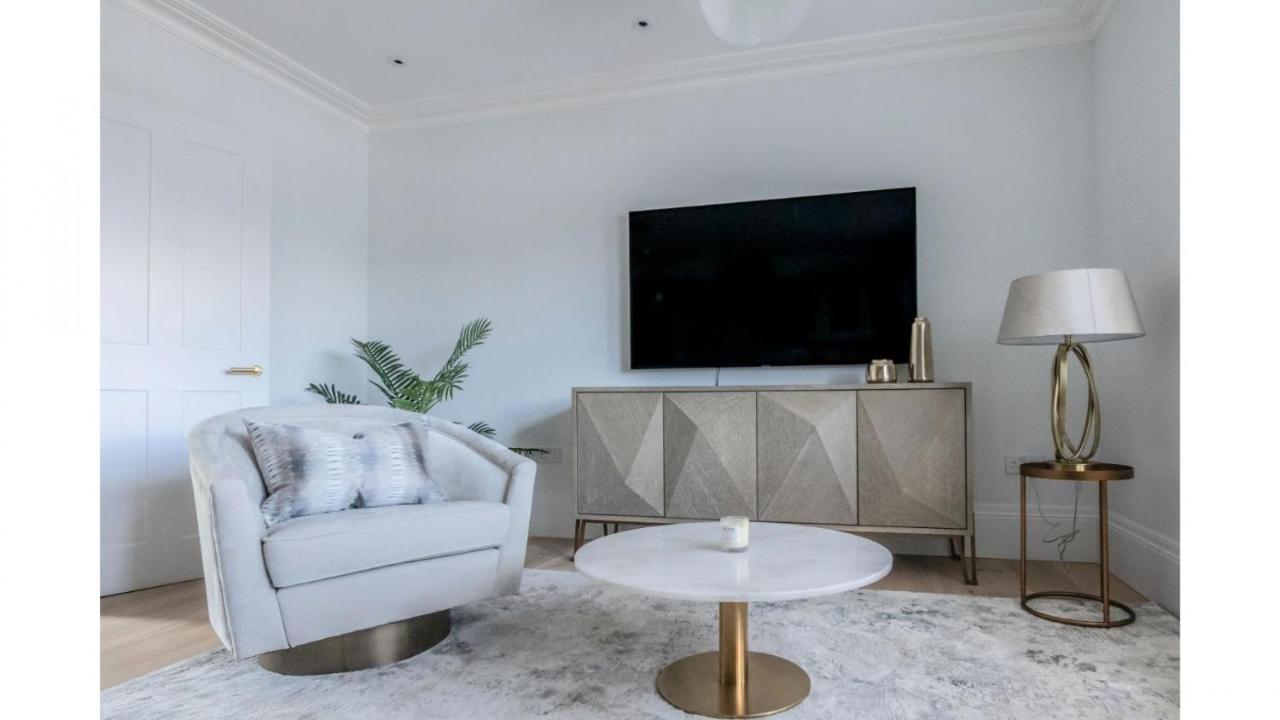 Royal Kensington In Cromwell Road * London