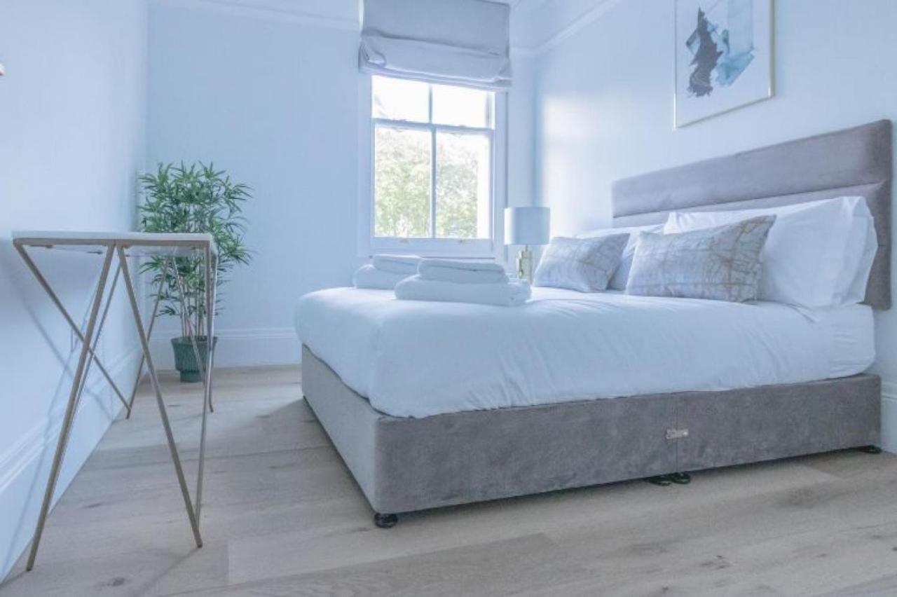 Royal Kensington In Cromwell Road * London