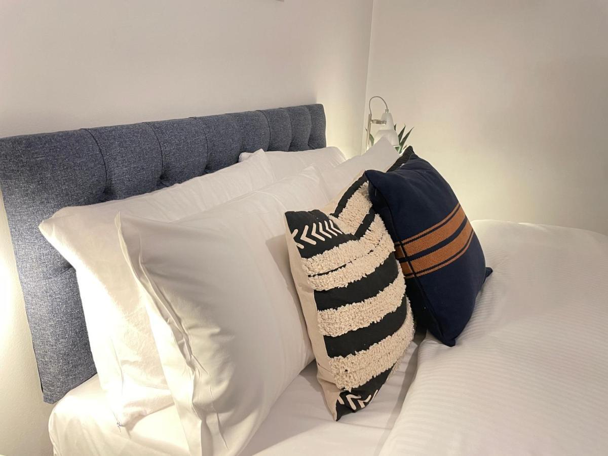 Stepney Gated Area With Parking & Garden Londra