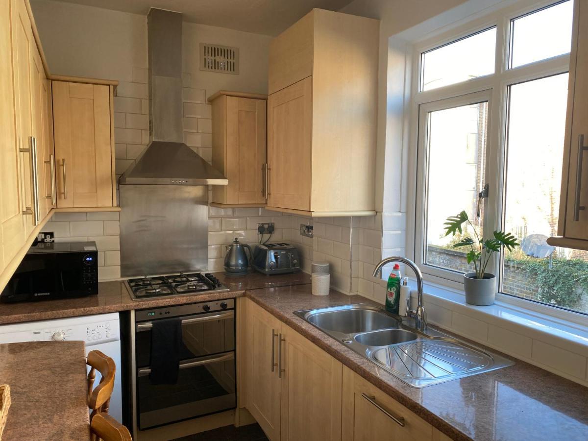 Lovely 3 Bedroom Maisonette With Private Roof Terrace In Hammersmith *