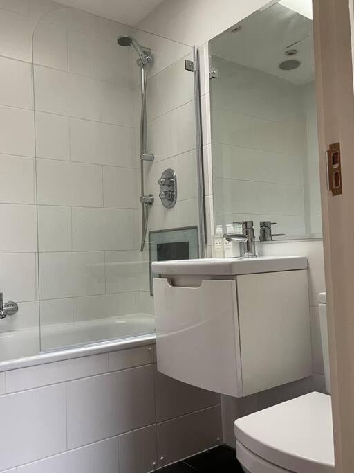 Amazing Near Tube Station Lejlighed London