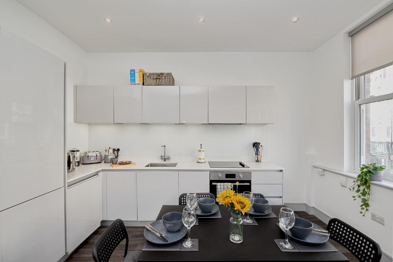 Apartment High Spec 2 Bed W/parking Available