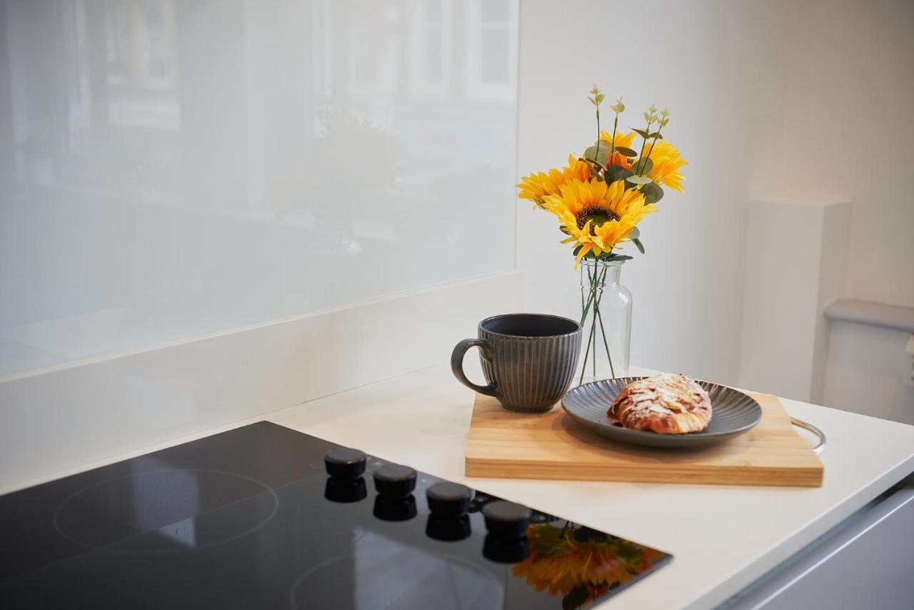 Apartment High Spec 2 Bed W/parking Available *