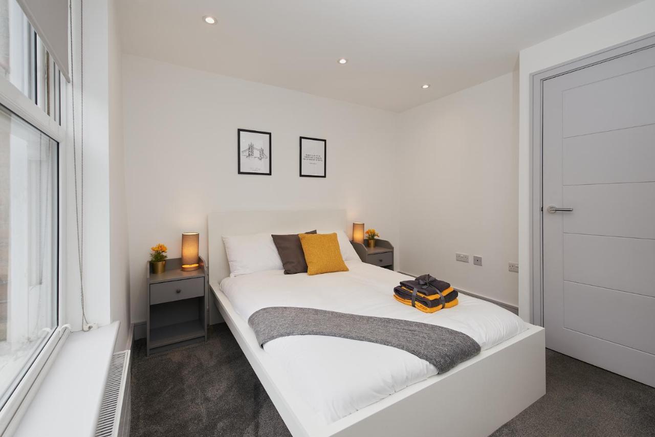 High Spec 2 Bed W/parking Available * London
