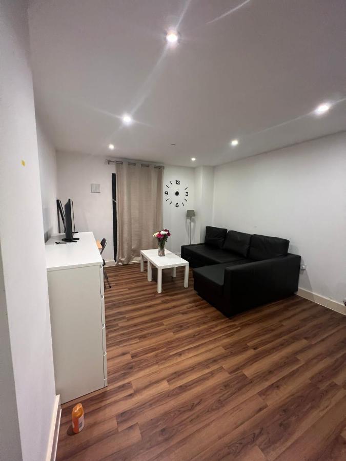 Lovely Luxury 1-bed In Wembley *