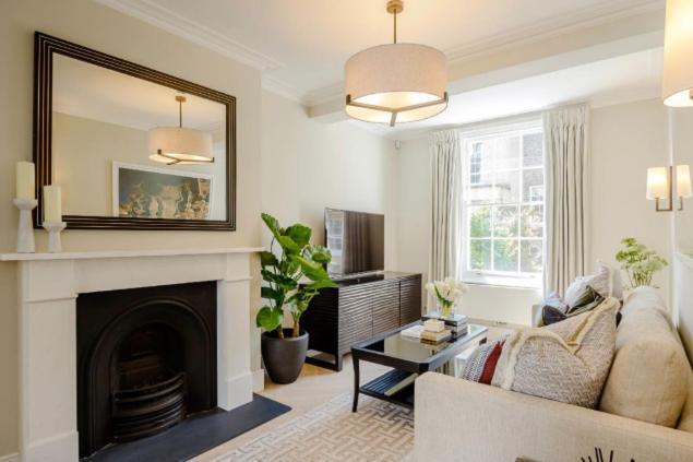 3 Bedroom House In Knightsbridge *