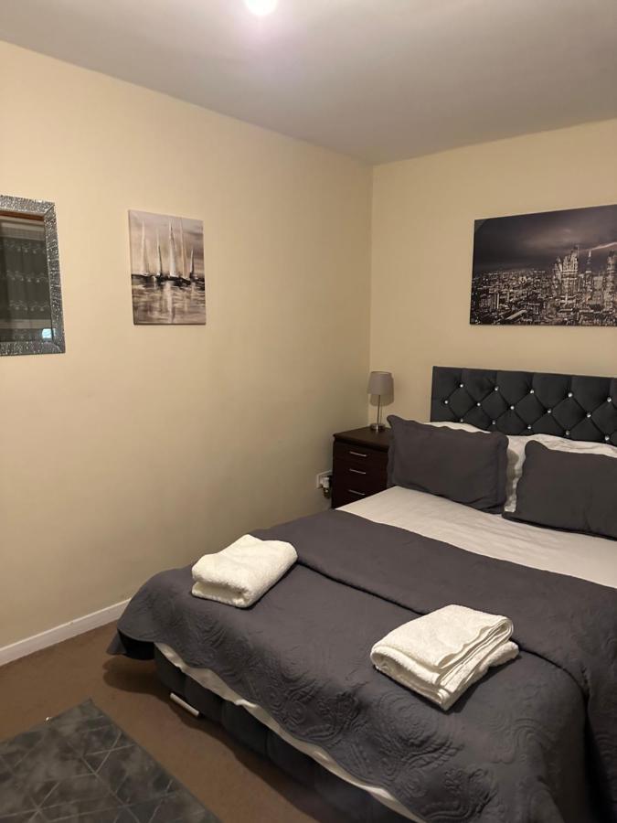 Amazing And Lovely 2- Bedroom First Floor Flat Leilighet London