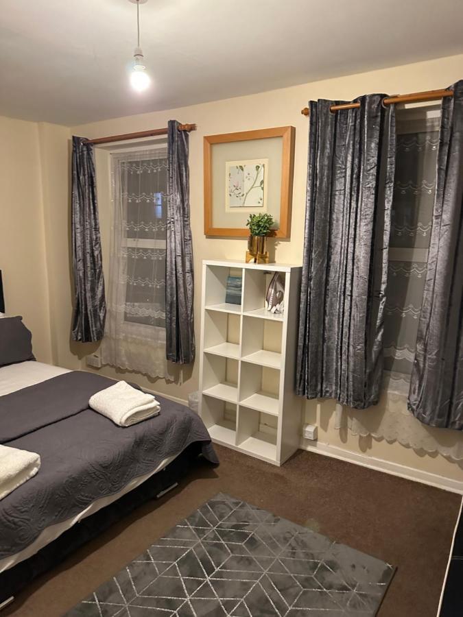 Amazing And Lovely 2- Bedroom First Floor Flat Leilighet London