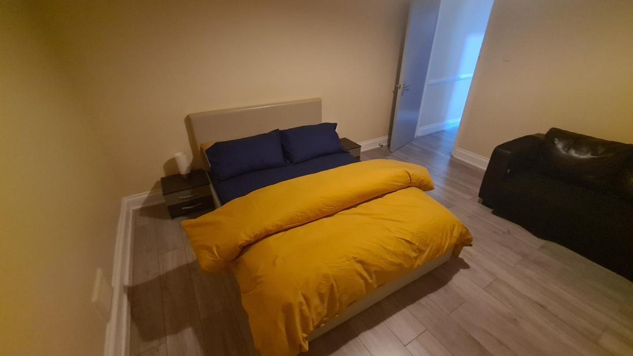 Entire 2 Bedroom Home/flat In London, Line Lägenhet