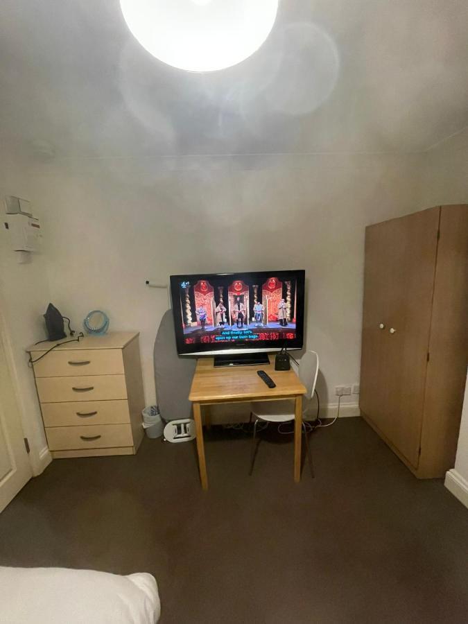 One Bedroom Flat Near Finsbury Park * Londen