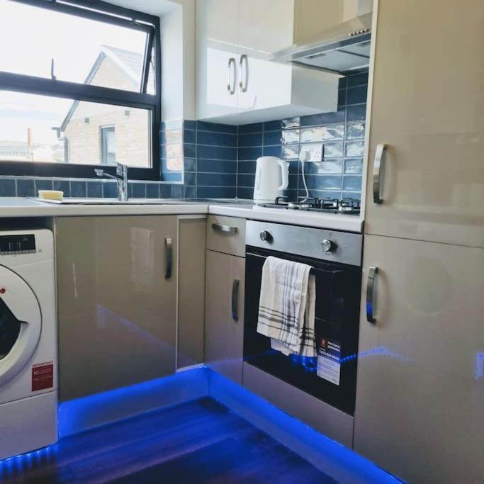 Beautiful Modern On Wick Lane * London