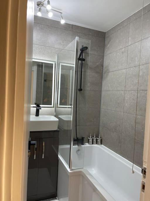 Self-catering Fully Equipped In Vauxhall Leilighet London
