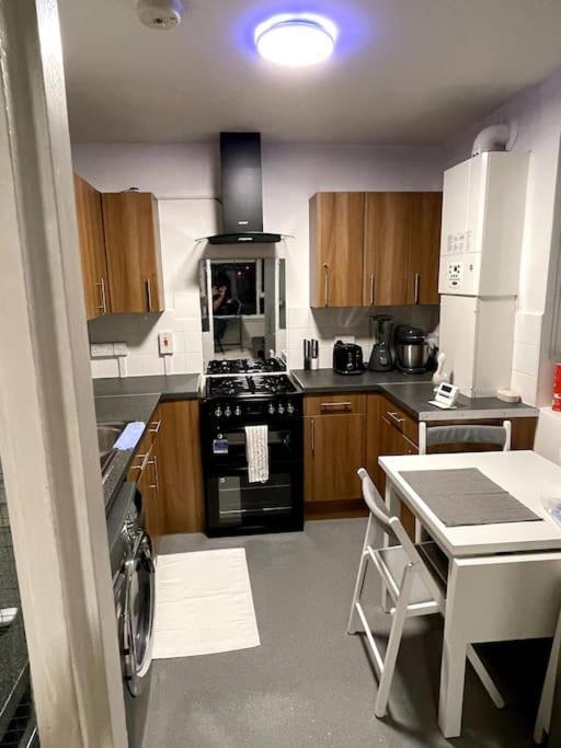 Leilighet Self-catering Fully Equipped In Vauxhall London