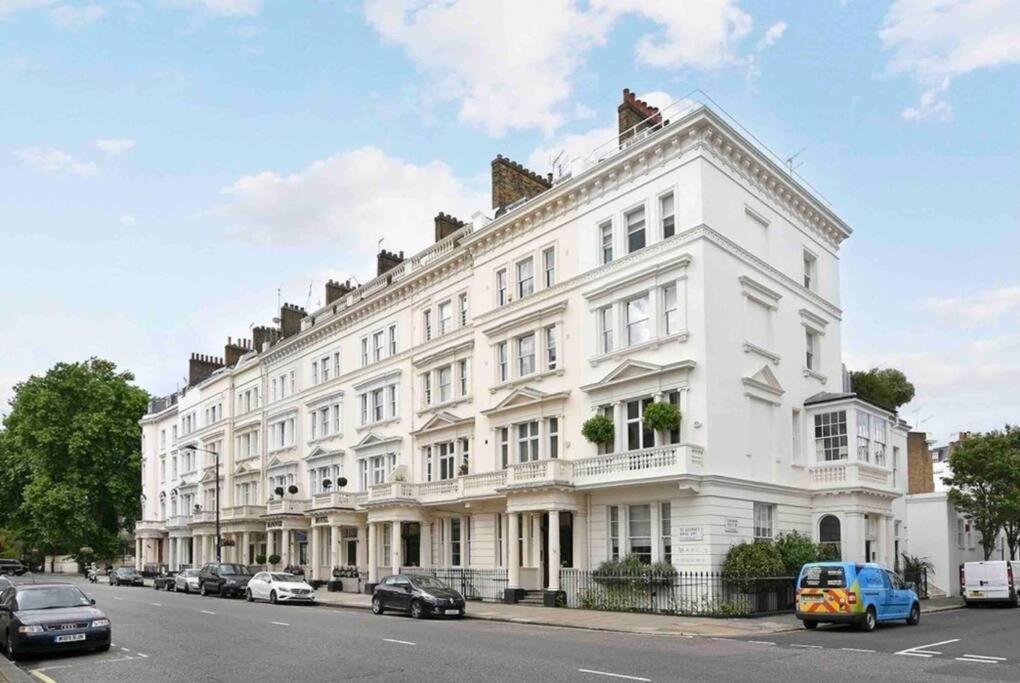 Stunning Grand 2 Bed, 2 Bath Apartment,