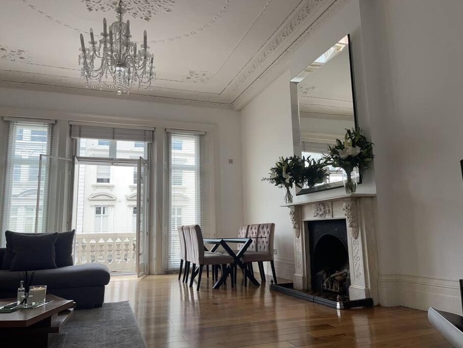 Stunning Grand 2 Bed, 2 Bath Apartment, Appartement