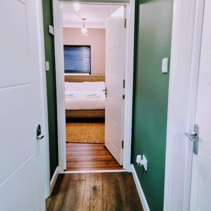 Beautiful Modern On Wick Lane London