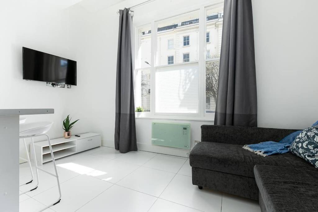 Lovely One-bedroom In Paddington Bayswater. Appartement Londen
