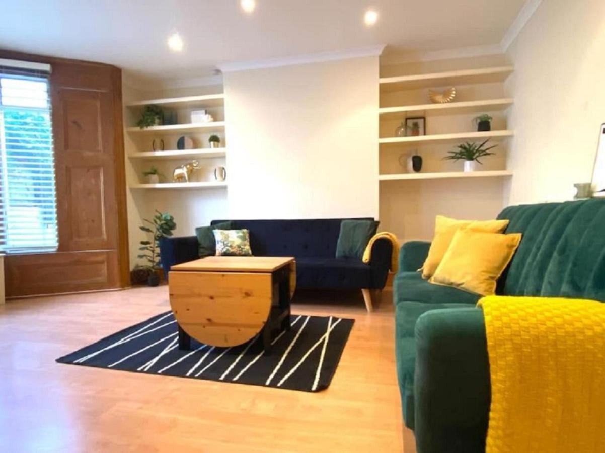 Lovely 1-bedroom Garden Flat In Acton Appartement Londen