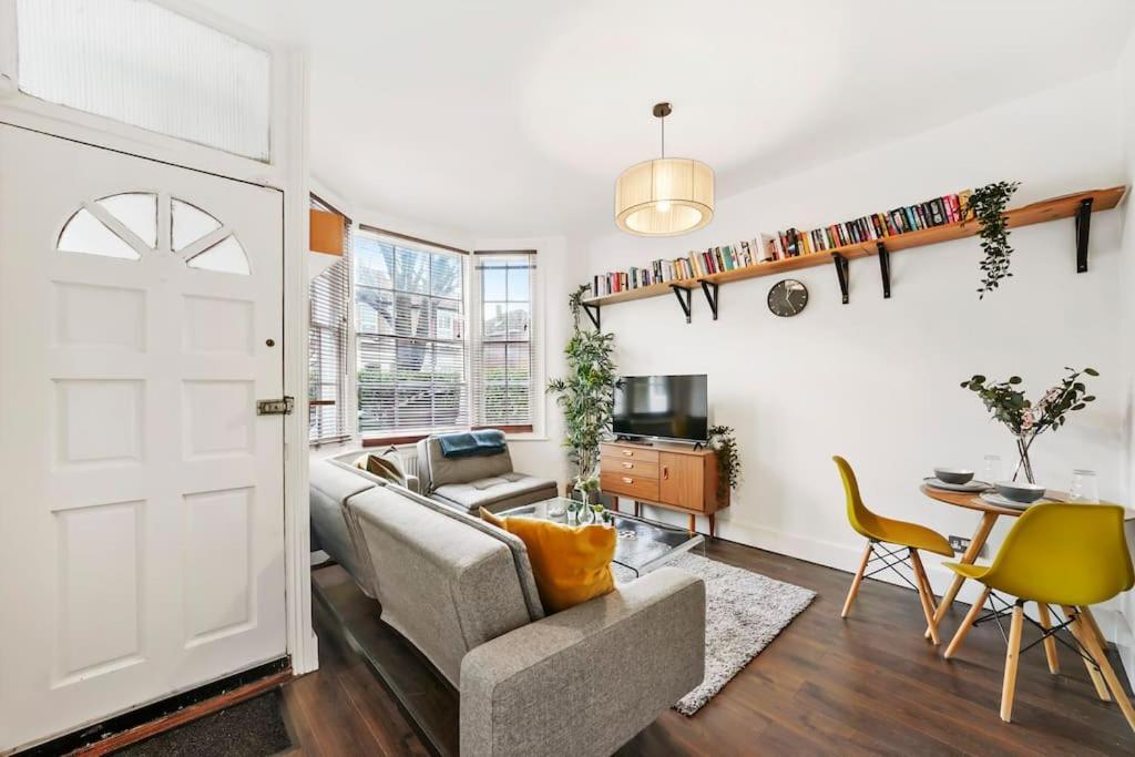 2 Bed Garden Flat Leyton Village Lägenhet *