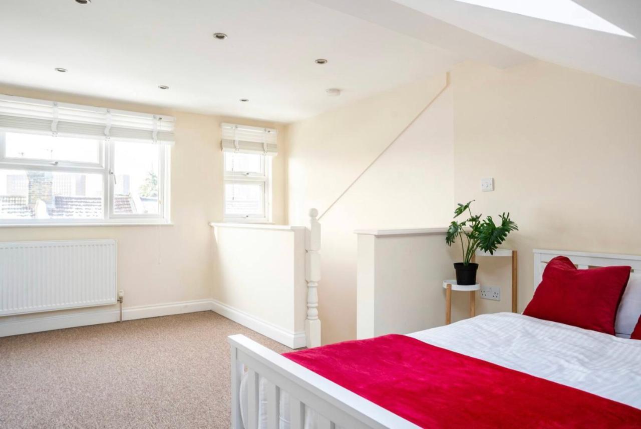 Semesterbostad 2 Bed Terraced House With Loft In Stratford London
