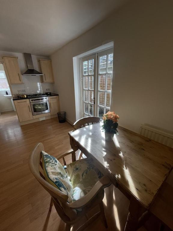 Beautiful Ground Floor Garden Flat Appartement