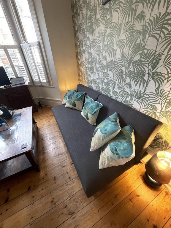Beautiful Ground Floor Garden Flat Appartement *
